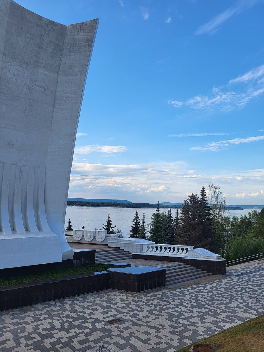 Стела «Ладья»