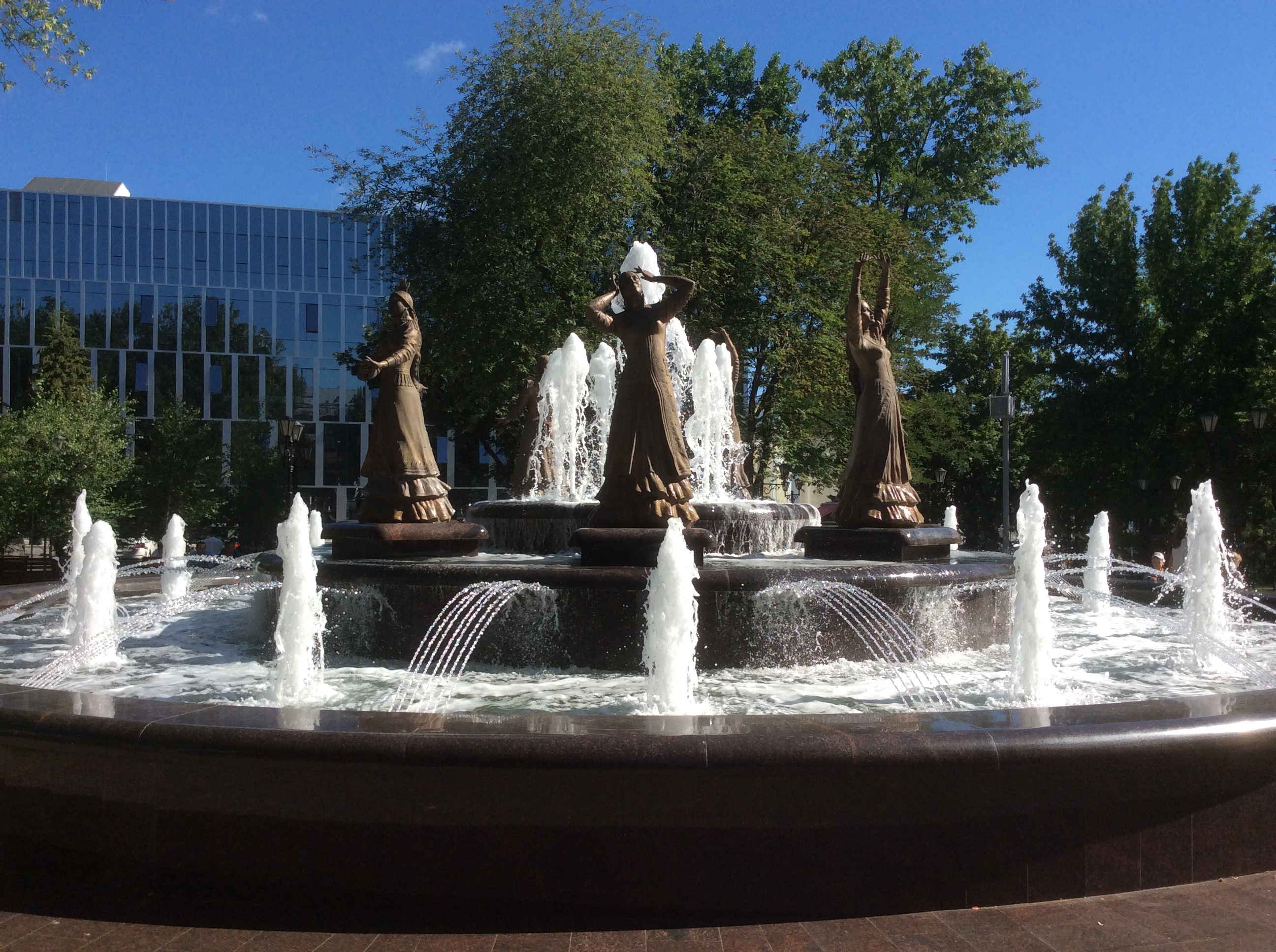 Фонтан «Семь девушек» в Уфе / Seven Girls fountain in Ufa